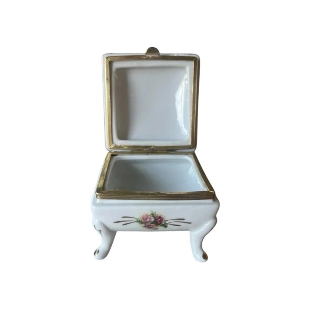 Porcelain Trinket Box Footed Rose Floral Gold Trim Hinged Lid Jewelry Vtg - Picture 2 of 5